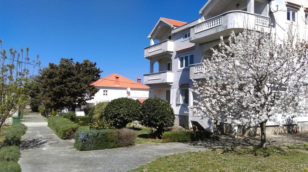 Apartments Lena Sutomiscica Exterior photo